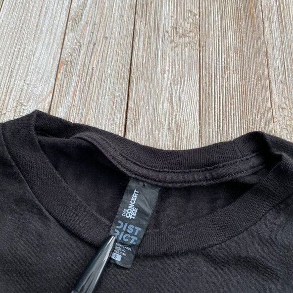 District The Concert Tee S Anthem Front Graphic Long Sleeve T-Shirt Top - Picture 9 of 9